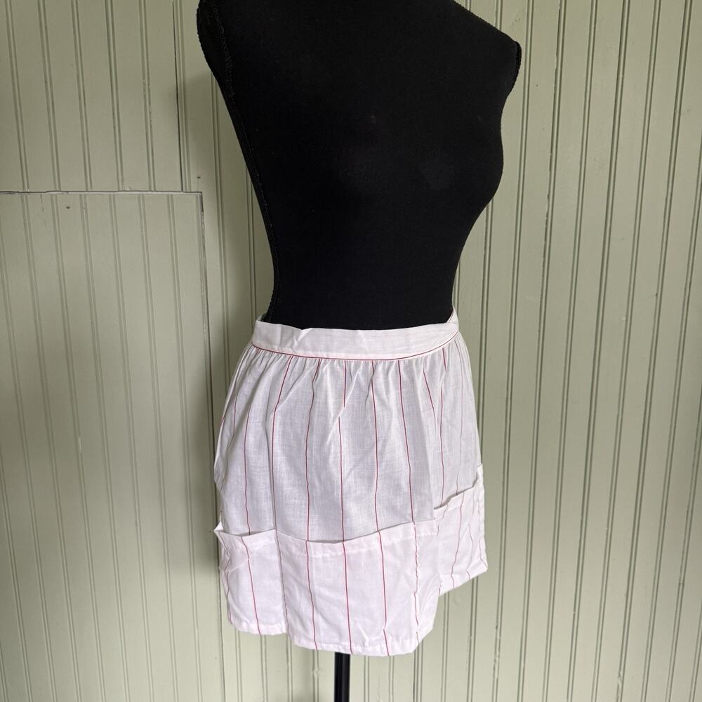 Vtg Hostess Half Apron White Red MCM 50s Pocket Retro Tie Trad Cottage Christmas